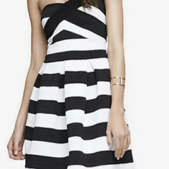Express elastic stripe fit and flare dress - Picture 4 of 5